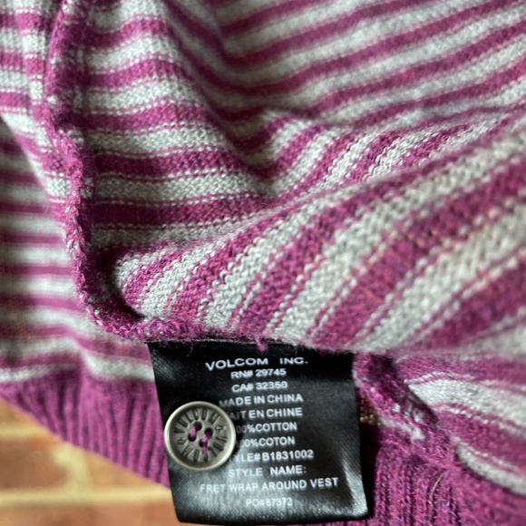 Volcom Surfing Skating Striped Sweater Vest Wrap Around Neck/Hang It Loose NWT M - Picture 6 of 11